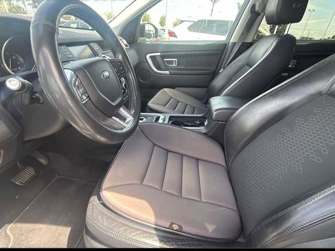 Used 2016 Land Rover Discovery Sport SE image 3