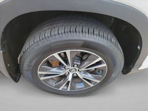 Used 2019 Toyota Highlander LE FWD image 10