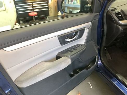 Used 2018 Honda CR-V LX image 5