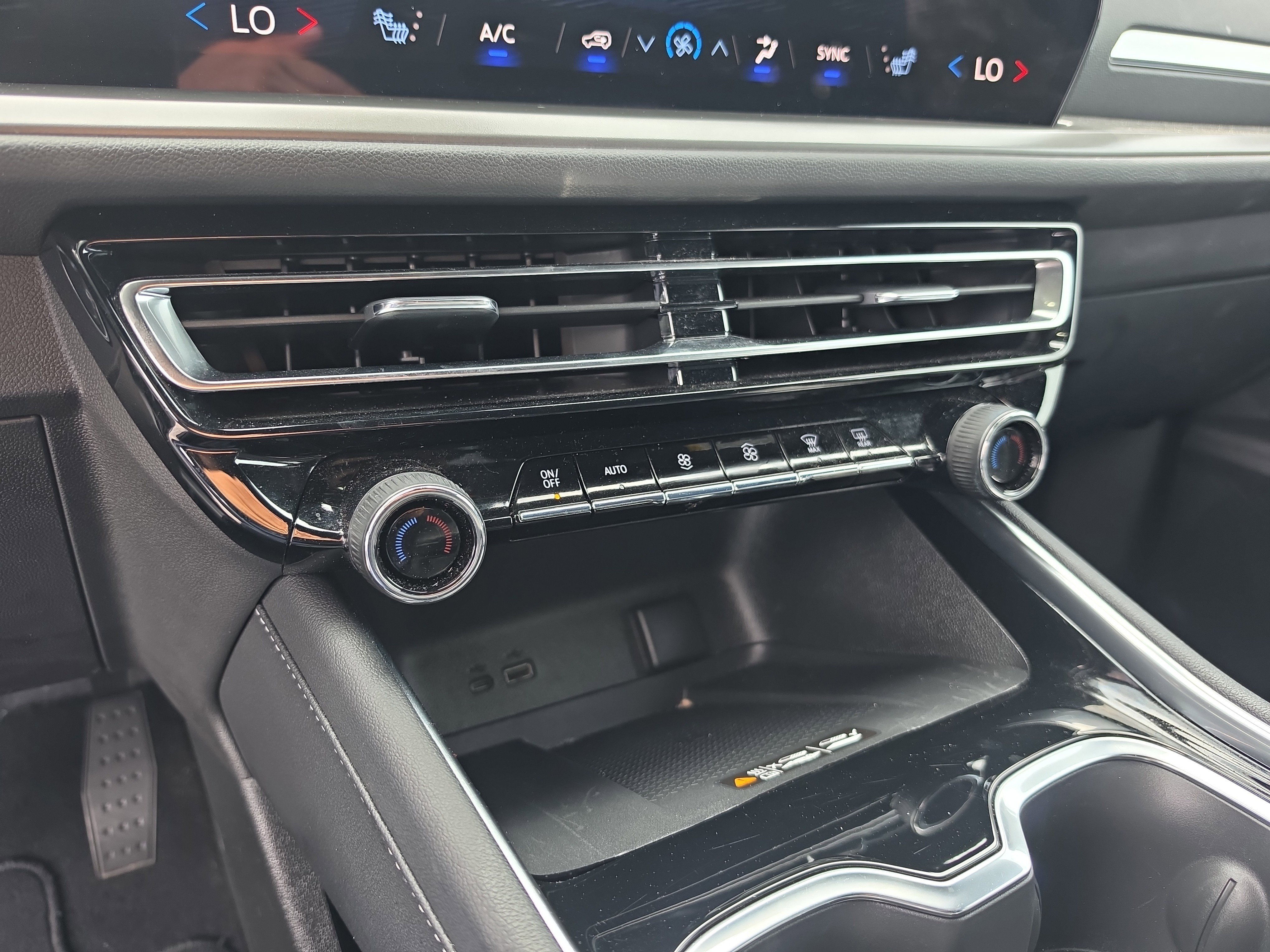 Certified 2026 Chevrolet Traverse LT FWD image 28