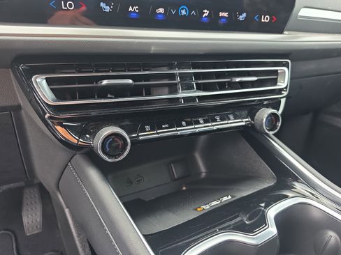 Certified 2026 Chevrolet Traverse LT FWD image 28
