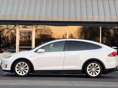 Used 2016 Tesla Model X 75D image 6