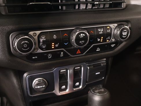 Used 2025 Jeep Wrangler Sport AWD/4WD image 7