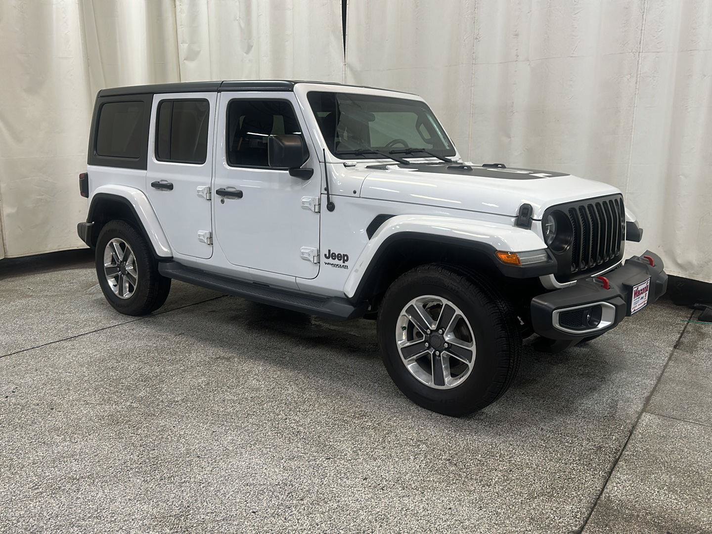 Used 2018 Jeep Wrangler Unlimited Sahara w/ Cold Weather Group AWD/4WD image 7