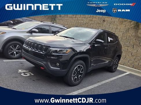 Used 2024 Jeep Compass Trailhawk AWD/4WD image 1