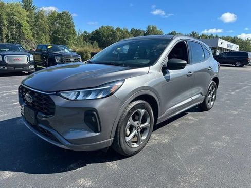 Used 2023 Ford Escape ST-Line w/ Tech Pack #1 AWD/4WD image 3