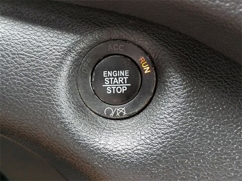 Used 2019 Jeep Cherokee Latitude Plus w/ Cold Weather Group image 26