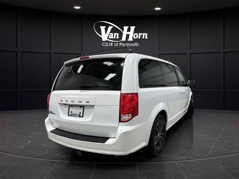 Used 2018 Dodge Grand Caravan SE FWD image 3