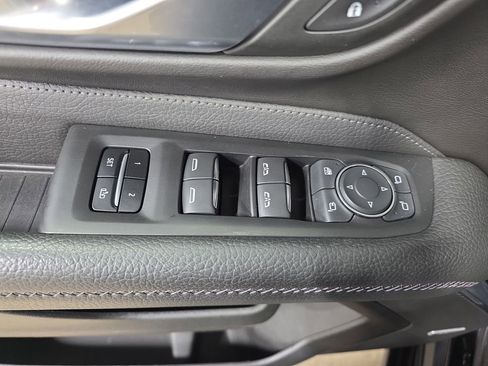 Used 2022 GMC Yukon XL Denali AWD/4WD image 32