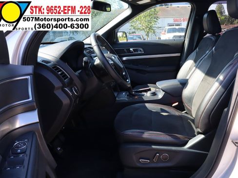 Used 2018 Ford Explorer XLT w/ Equipment Group 202A AWD/4WD image 13
