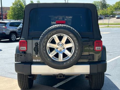 Used 2015 Jeep Wrangler Unlimited Sahara w/ Max Tow Package AWD/4WD image 39