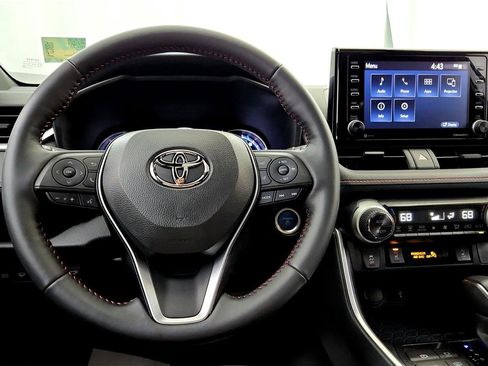 Used 2022 Toyota RAV4 SE w/ Weather & Moonroof Package AWD/4WD image 28