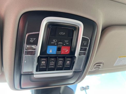 Used 2025 RAM 1500 Laramie image 25