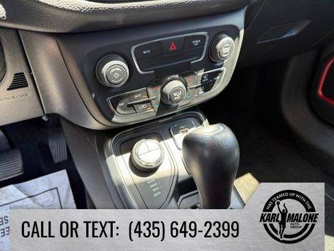 Used 2020 Jeep Compass Trailhawk w/ Cold Weather Group AWD/4WD image 23