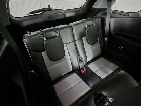 Used 2022 Ford Explorer XLT w/ Equipment Group 202A image 28