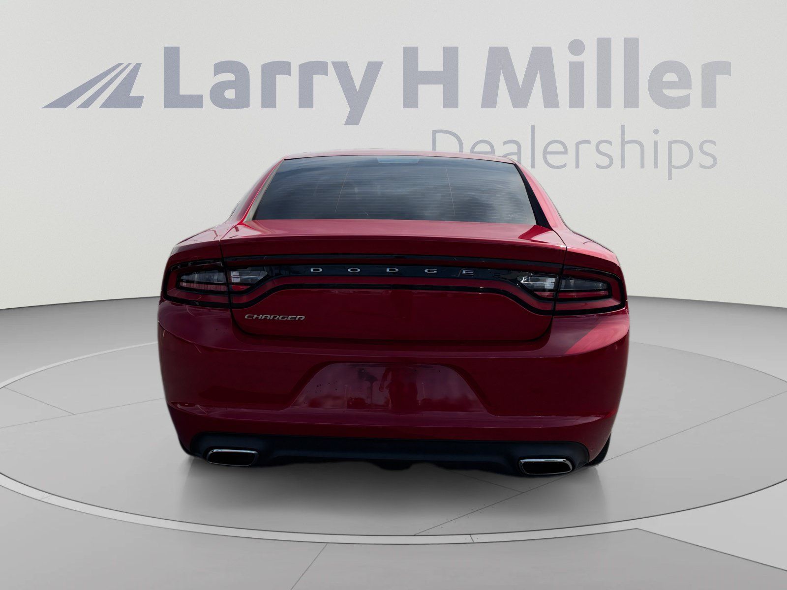 Used 2016 Dodge Charger SE RWD image 4