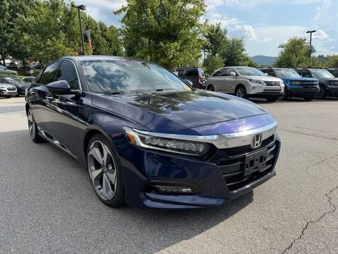 Used 2018 Honda Accord Touring image 7