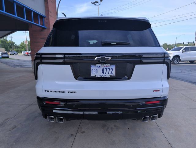 Used 2026 Chevrolet Traverse RS w/ LPO, Floor Liner Package AWD/4WD image 8