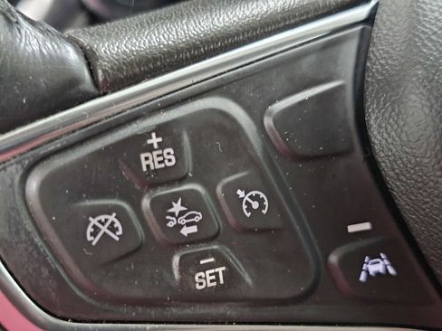 Used 2021 Chevrolet Equinox LT FWD image 32