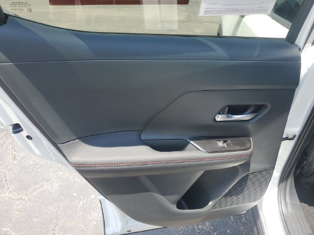 Certified 2025 Nissan Kicks SR AWD/4WD image 7