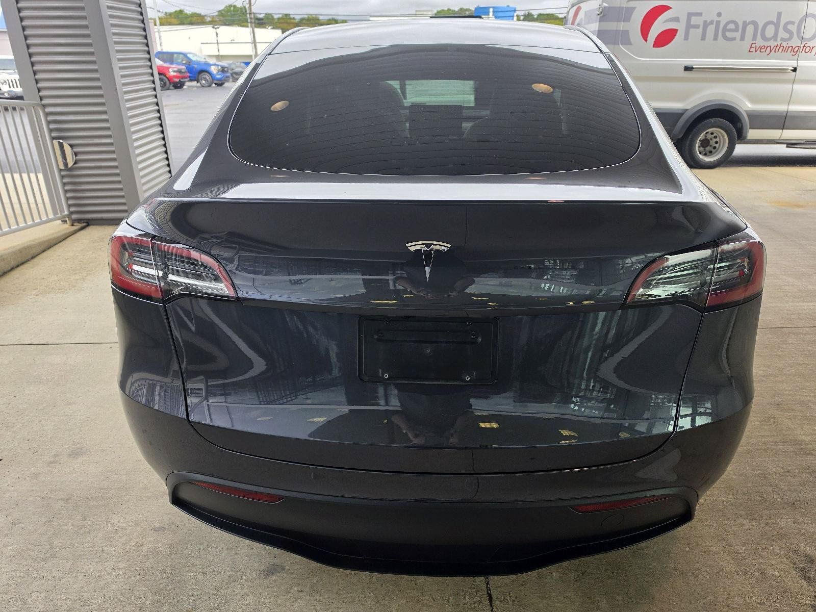 Used 2023 Tesla Model Y AWD image 4