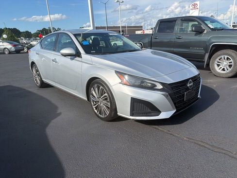Used 2023 Nissan Altima 2.5 SL FWD image 6