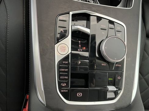 Used 2025 BMW X7 xDrive40i w/ Premium Package image 18