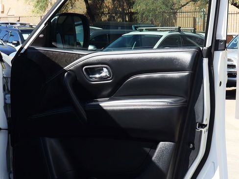 Used 2022 INFINITI QX80 Luxe w/ All-Season Package image 38