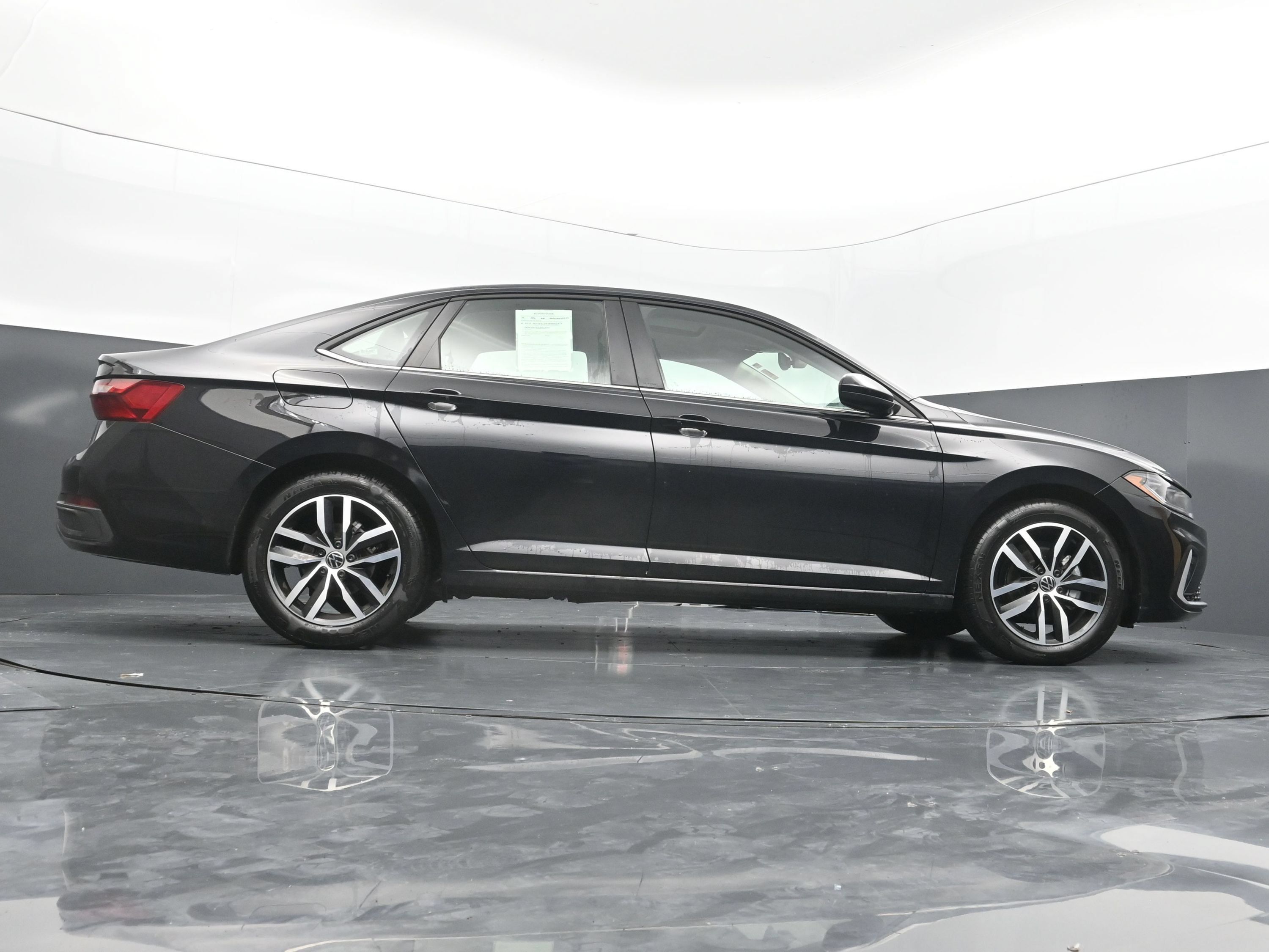 Used 2026 Volkswagen Jetta SE FWD image 39