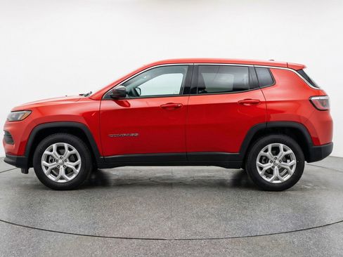 Used 2025 Jeep Compass Latitude image 5