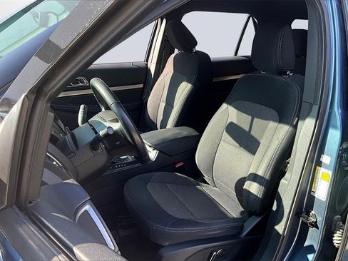 Used 2018 Ford Explorer XLT w/ XLT Technology Feature Bundle image 20