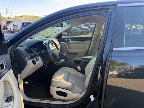Used 2014 Lincoln MKS AWD image 23