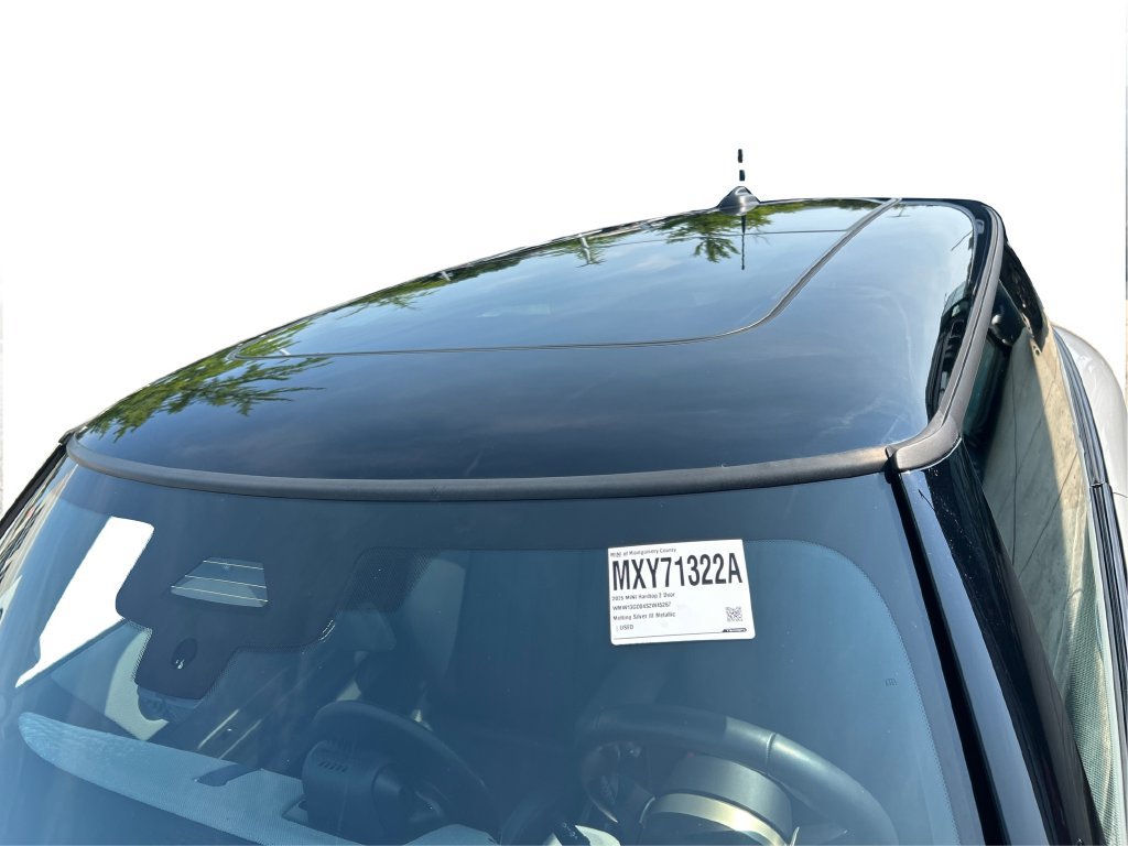 Used 2025 MINI Cooper 2-Door Hardtop FWD image 11
