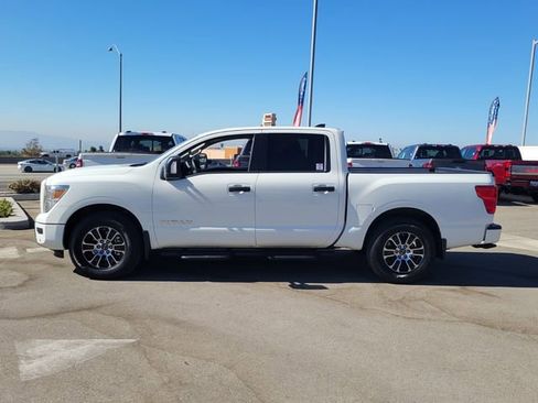 Used 2024 Nissan Titan SV w/ SV Convenience Package image 4