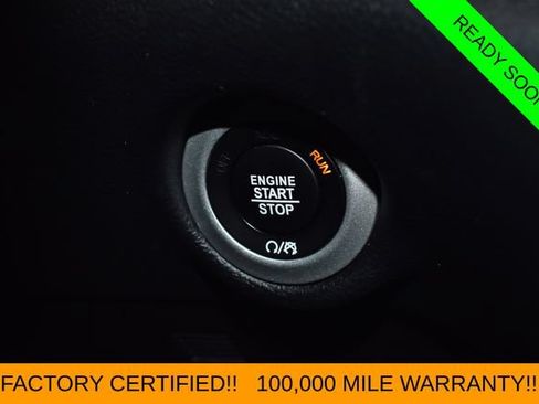 Certified 2025 Chrysler Pacifica Select FWD image 17