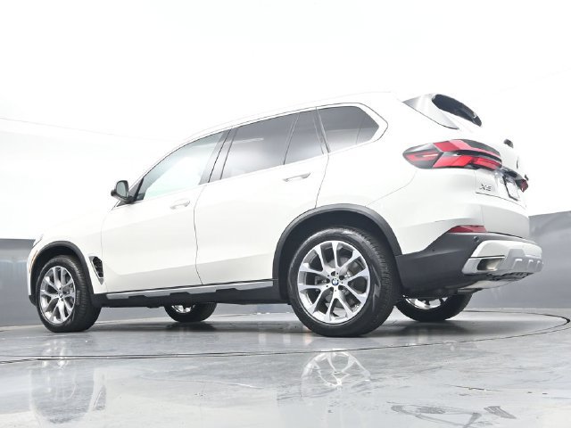 Certified 2024 BMW X5 xDrive40i w/ Parking Assistance Package AWD/4WD image 36
