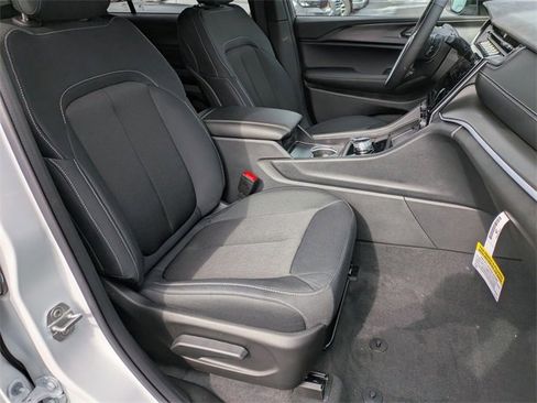 New 2025 Jeep Grand Cherokee L Laredo w/ Luxury Tech Group I image 29