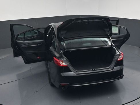 Used 2025 Toyota Camry SE w/ Convenience Package FWD image 18