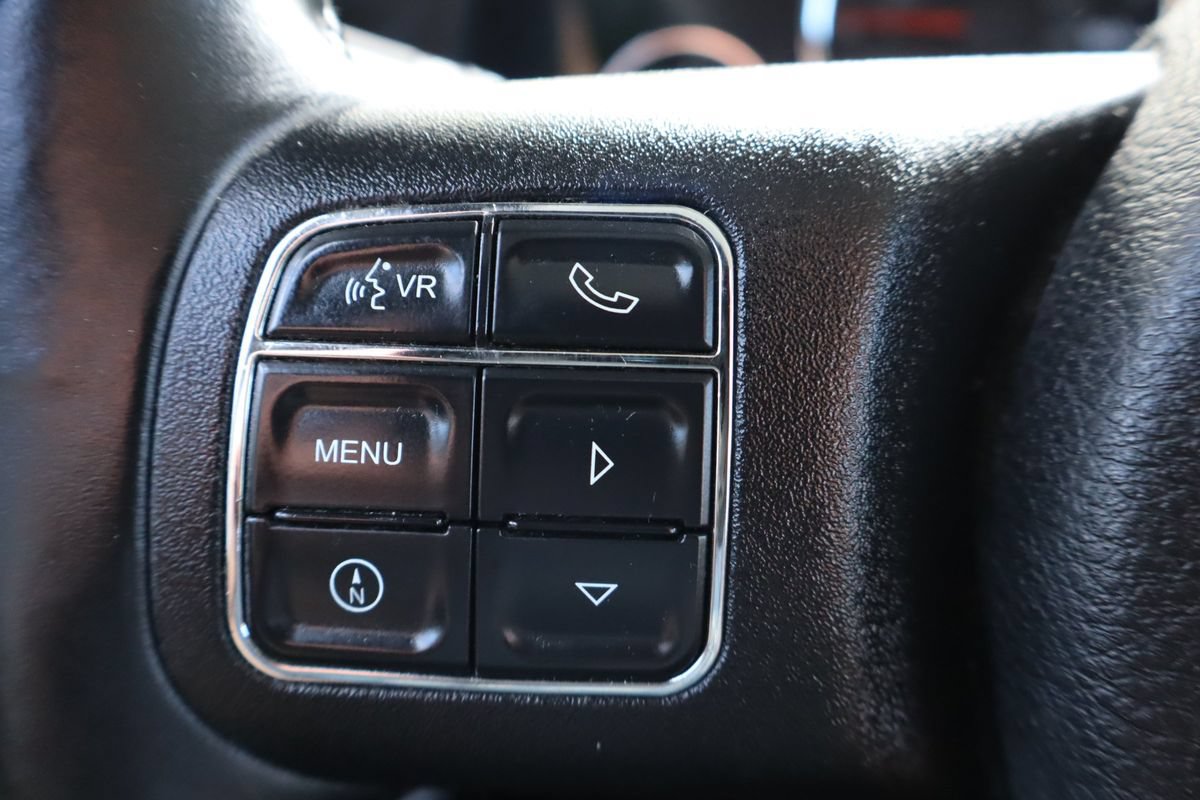 Used 2015 Jeep Wrangler Unlimited Rubicon w/ Connectivity Group AWD/4WD image 30