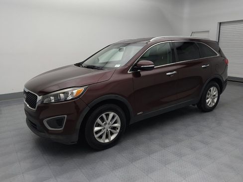 Used 2016 Kia Sorento LX image 2