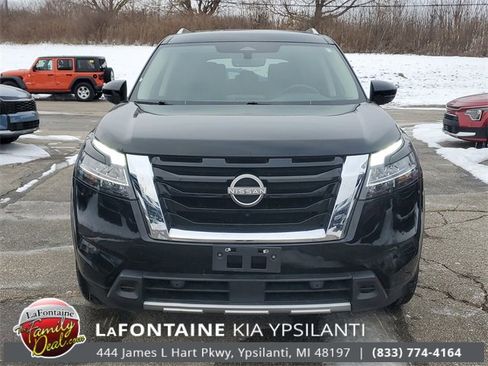 Used 2023 Nissan Pathfinder SL image 2