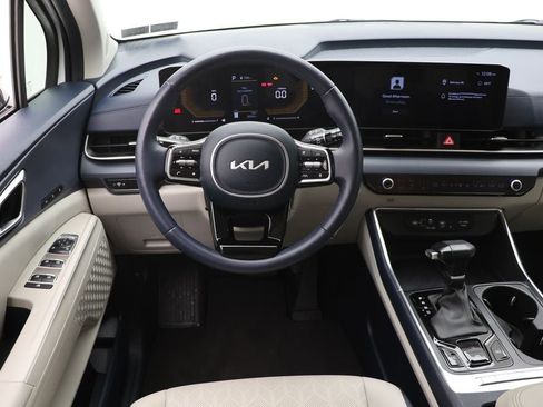 Used 2025 Kia Carnival EX FWD image 13