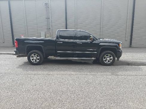Used 2018 GMC Sierra 3500 Denali w/ Duramax Plus Package AWD/4WD image 2