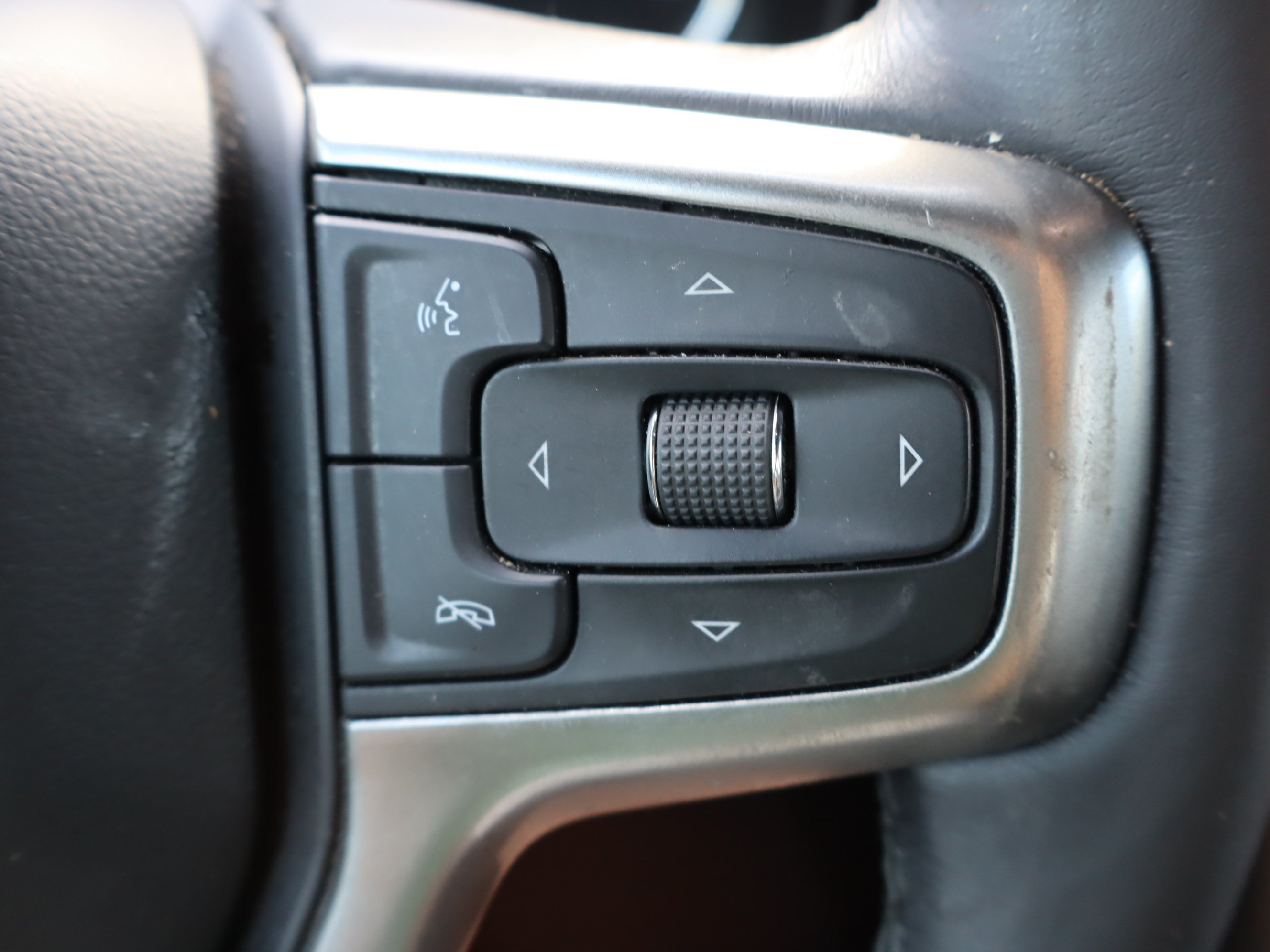 Used 2021 Chevrolet Tahoe LT w/ LT Signature Package RWD image 24