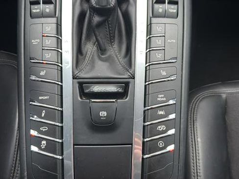 Used 2018 Porsche Macan GTS image 22