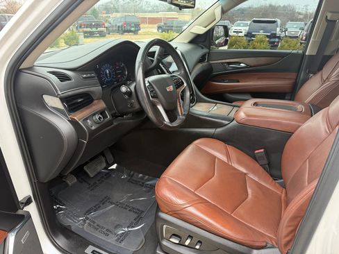 Used 2018 Cadillac Escalade Luxury image 9