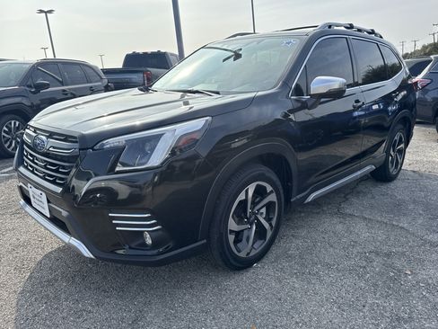 Used 2023 Subaru Forester Touring w/ Popular Package #3 image 7