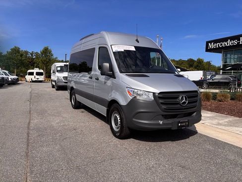 Used 2024 Mercedes-Benz Sprinter 2500 image 5