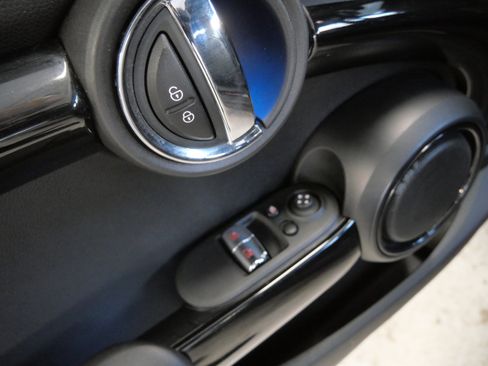 Used 2018 MINI Cooper S image 19