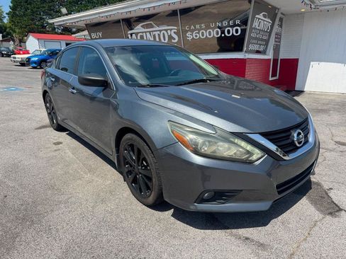 Used 2017 Nissan Altima 2.5 SR w/ Midnight Edition Package FWD image 1